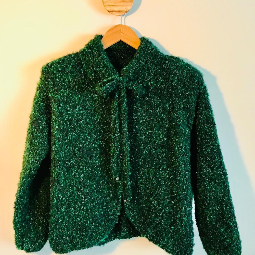 Handmade wool cardigan, (69% wool-31% acrylic).